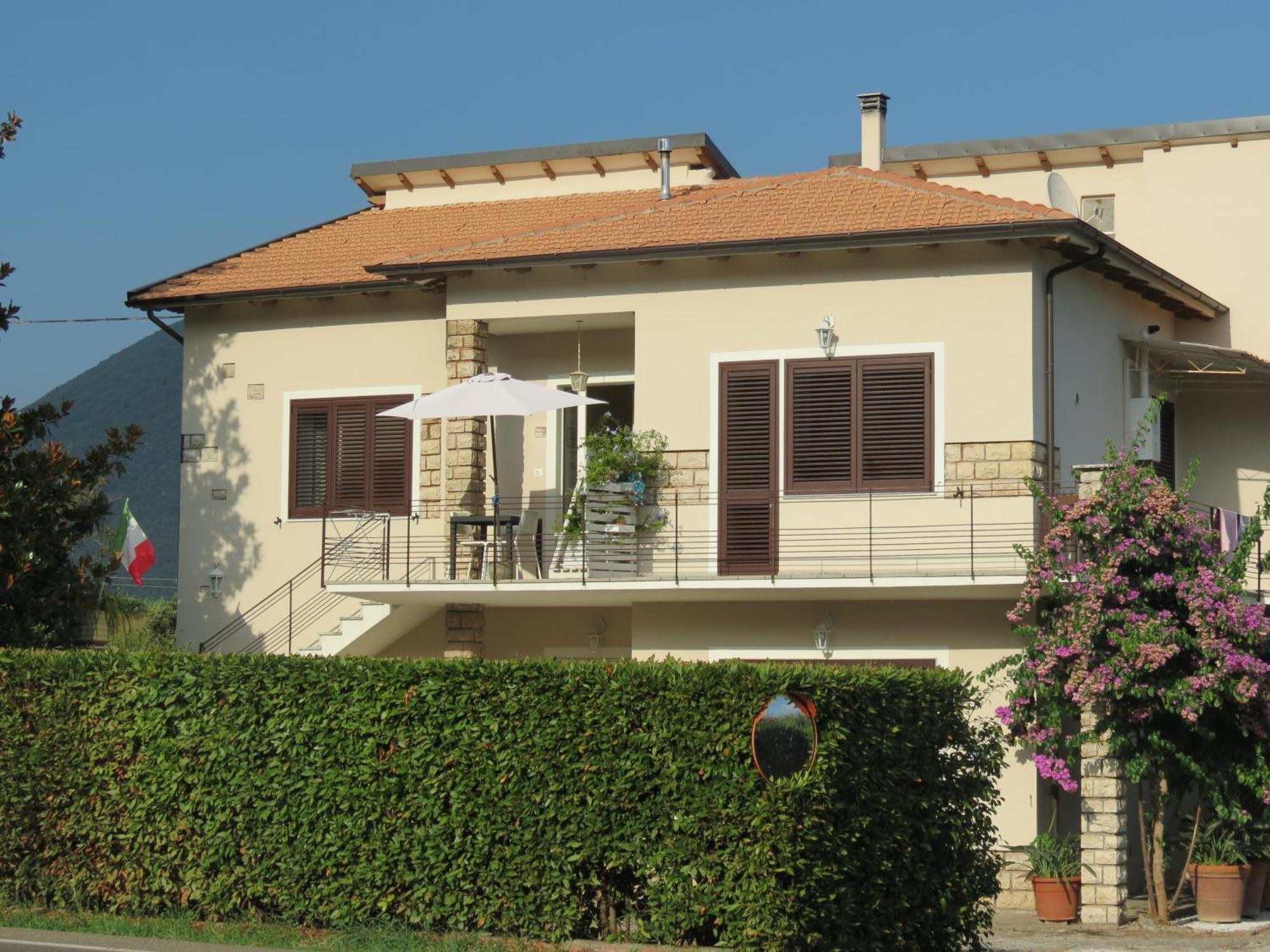 Casa Vacanze “Bouganville” Loc Avane Pisa Vecchiano Exterior foto