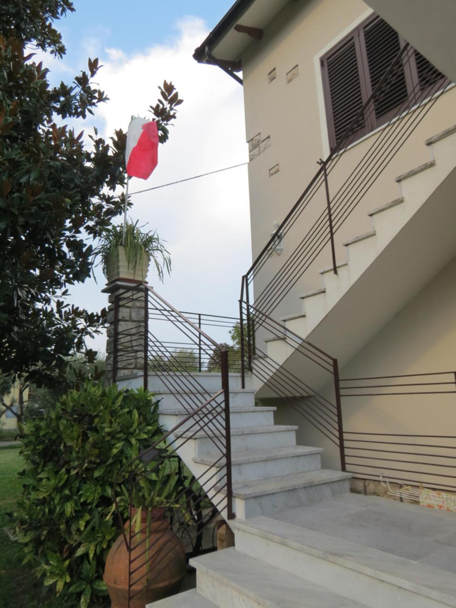Casa Vacanze “Bouganville” Loc Avane Pisa Vecchiano Exterior foto